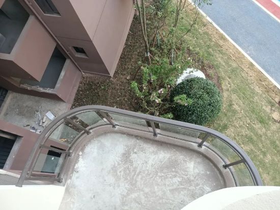 四川潤誠 . 尚城一區護欄百葉窗豎桿項目
