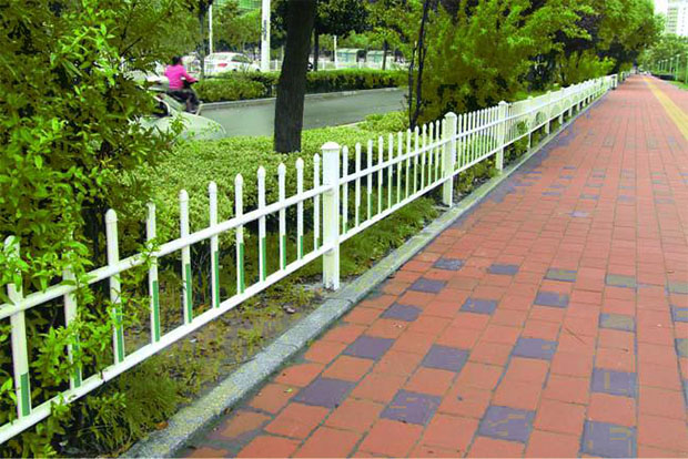 湖北鋅鋼草坪<a href=http://www.8em82.com target=_blank class=infotextkey>護(hù)欄廠家</a>如何找