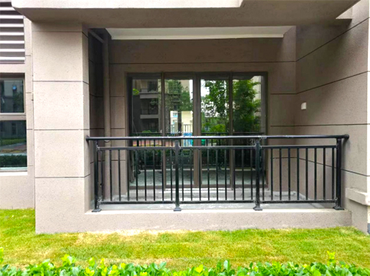 安徽馬鞍山碧桂園公園上城<a href=http://www.8em82.com target=_blank class=infotextkey>陽臺護(hù)欄</a>案例 安徽馬鞍山碧桂園公園上城陽臺護(hù)欄案例