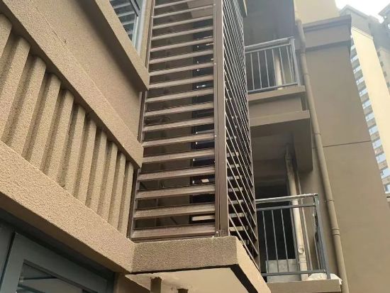 四川隆昌隆城錦翠·錦苑護欄百葉窗空調(diào)架項目 四川隆昌隆城錦翠·錦苑護欄百葉窗空調(diào)架項目
