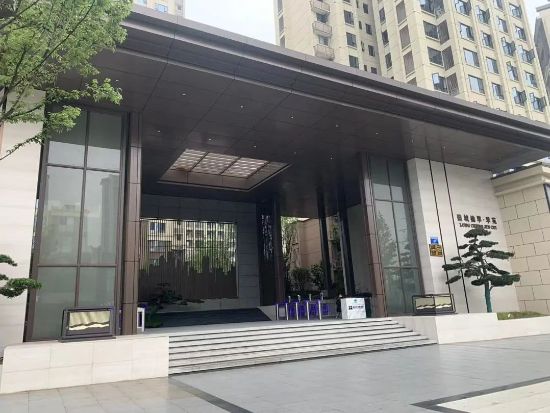 四川隆昌隆城錦翠·錦苑護欄百葉窗空調(diào)架項目 四川隆昌隆城錦翠·錦苑護欄百葉窗空調(diào)架項目