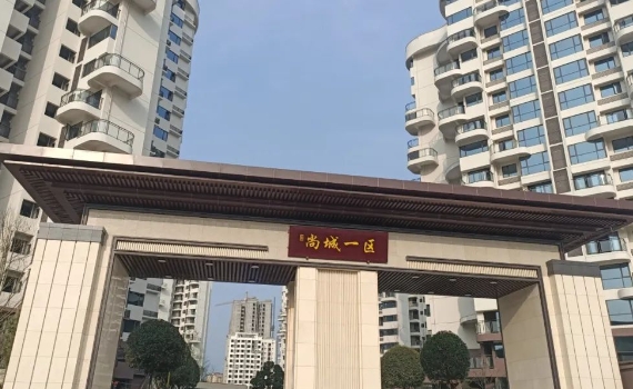 四川潤誠 . 尚城一區護欄百葉窗豎桿項目