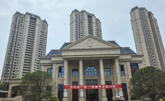 湖北襄陽金輝優步學府樓梯護欄百葉窗空調架項目