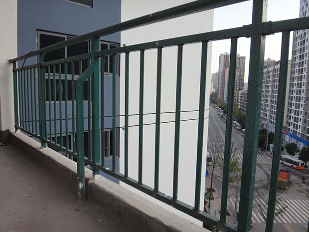 成品<a href=http://www.8em82.com target=_blank class=infotextkey>鋅鋼陽臺護欄</a>如何采取防護措施