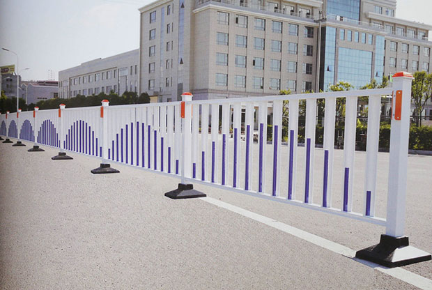 市政道路護欄與高速道路護欄有什么區別