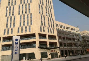 重慶渝北國盛-IEC中心玻璃陽臺護欄項目案例