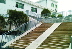 室外坡道鋅鋼防護欄桿設置生產要求