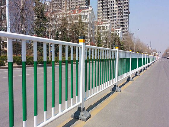 欄桿扶手多少間距設(shè)置一個(gè)立柱